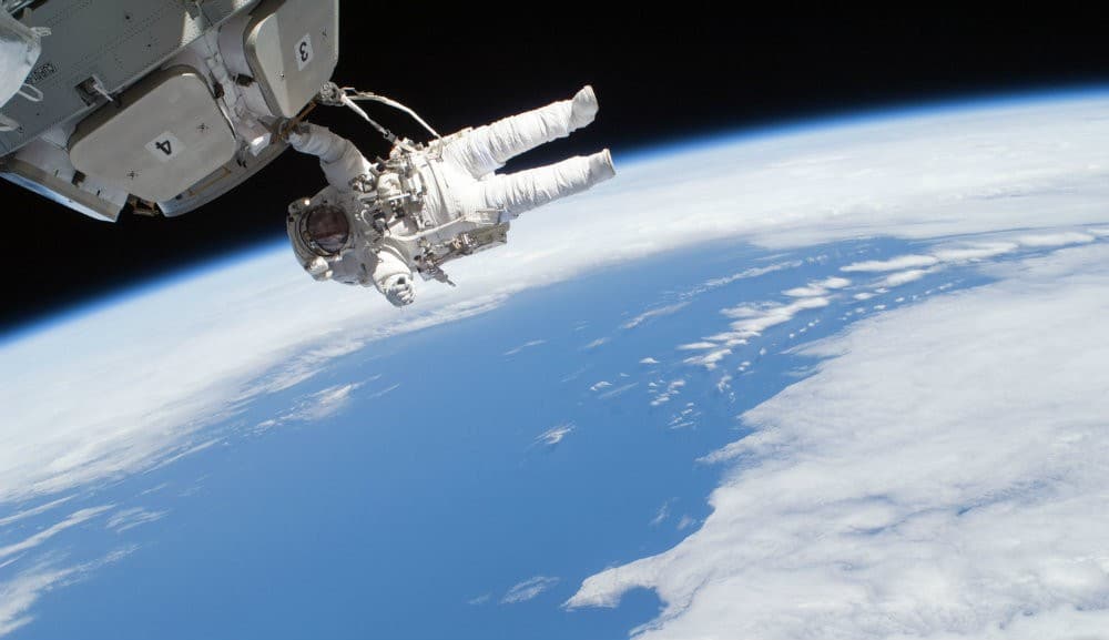 Spacewalker_outside_cupola